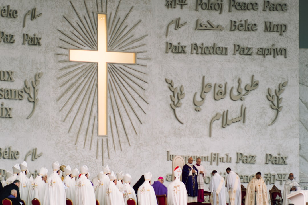 Pope Leo calls for global leaders to choose peace in his first Easter Mass